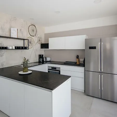 Plava Voda Luxury A Villa *